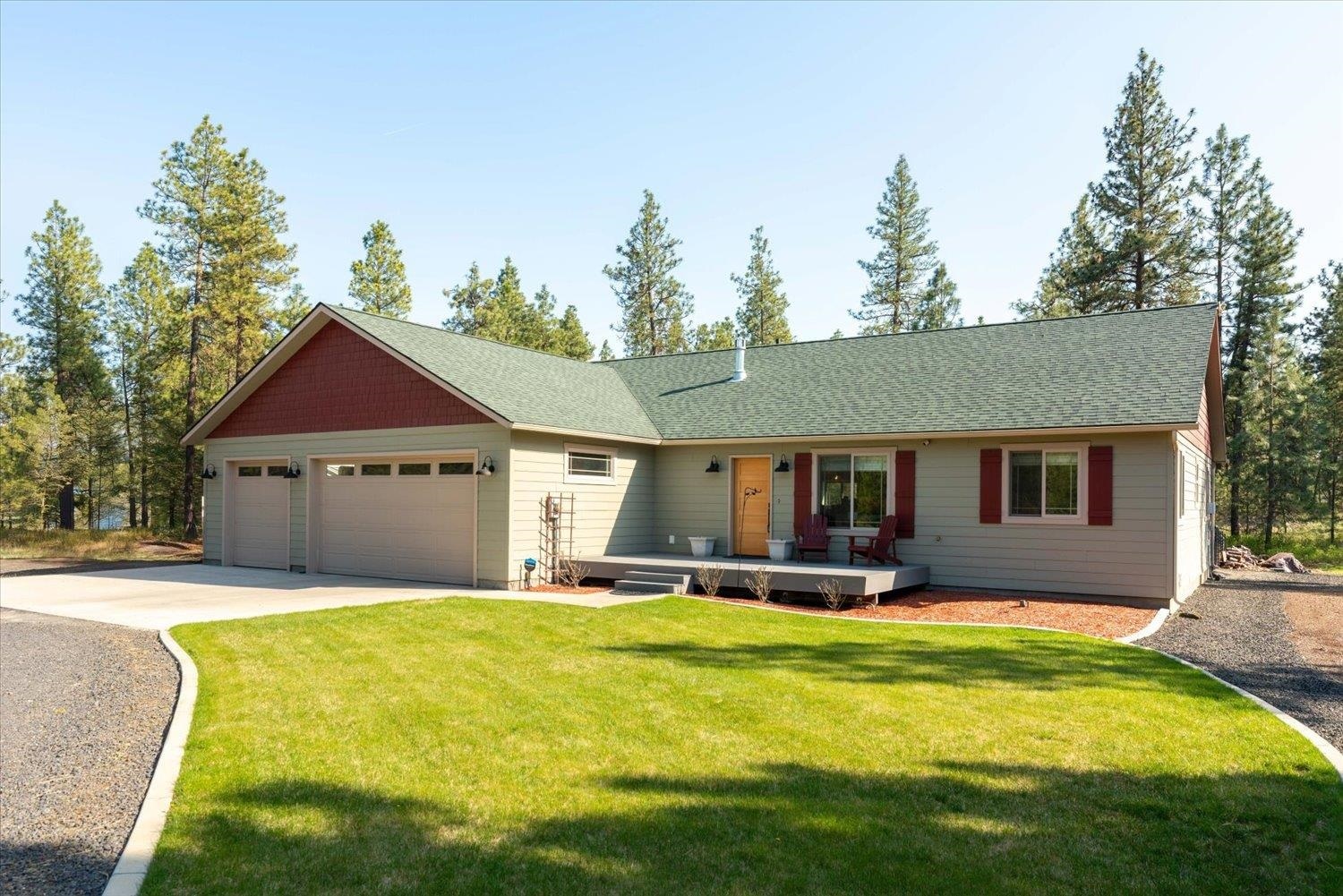 Property Photo: 18008 S Hanson Pond Ln WA 99004