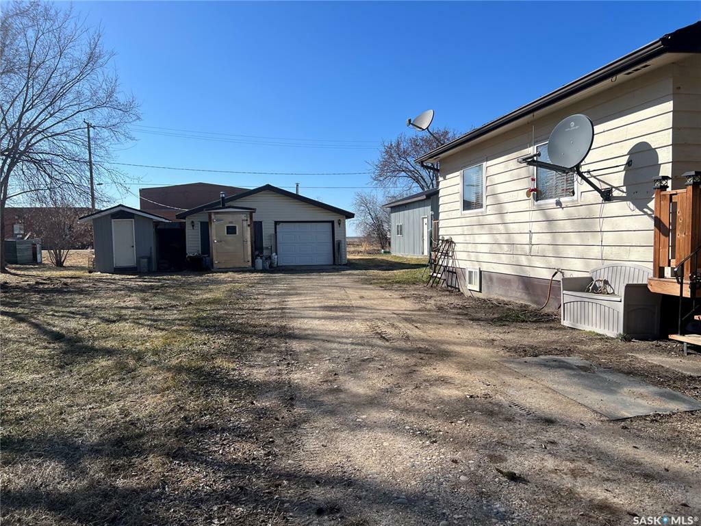Property Photo:  60 2nd Street N  SK S0E 1V0 