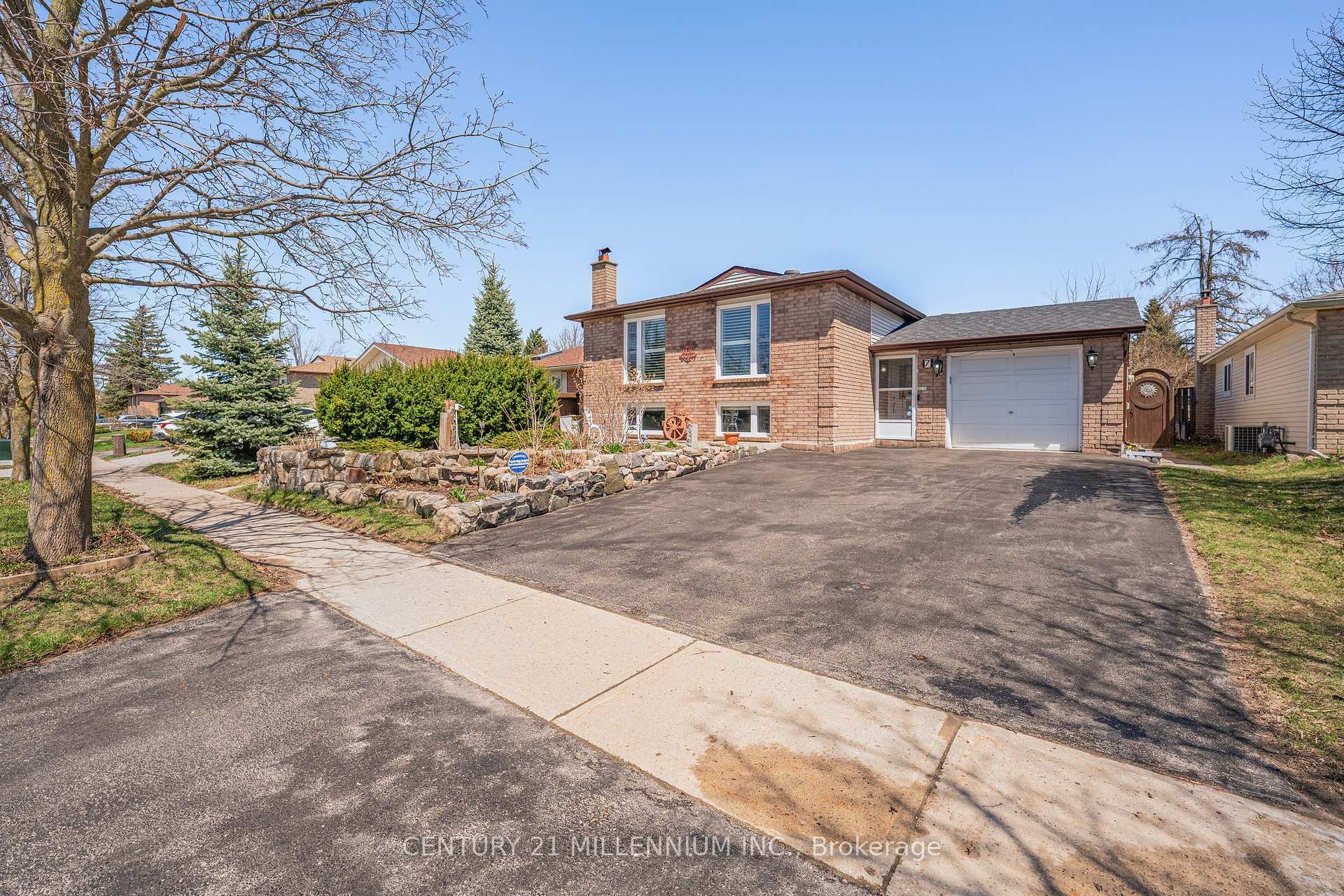 Property Photo: 7 Coles Street ON L4N 5W5