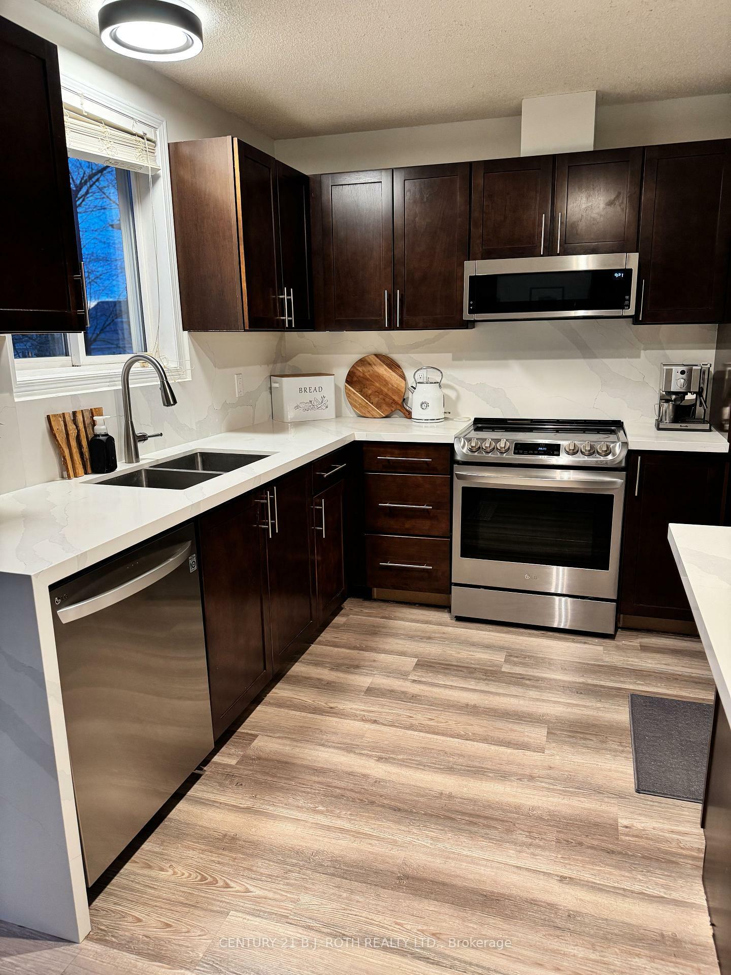 Property Photo: 11 Masters Drive ON L4M 6W4