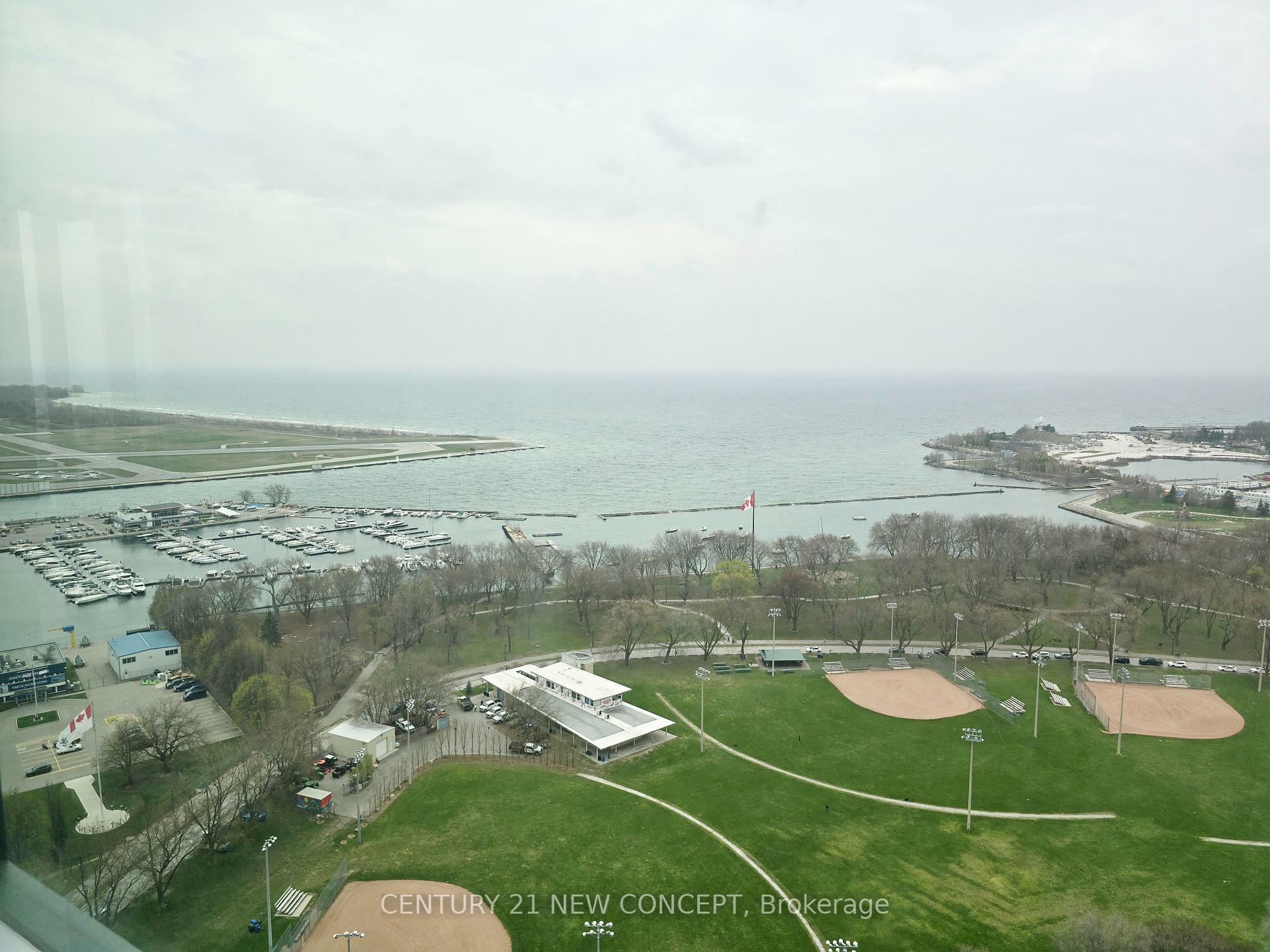 Photo de la propriété: 215 Fortyork Boulevard 3104 ON M5V 4A2