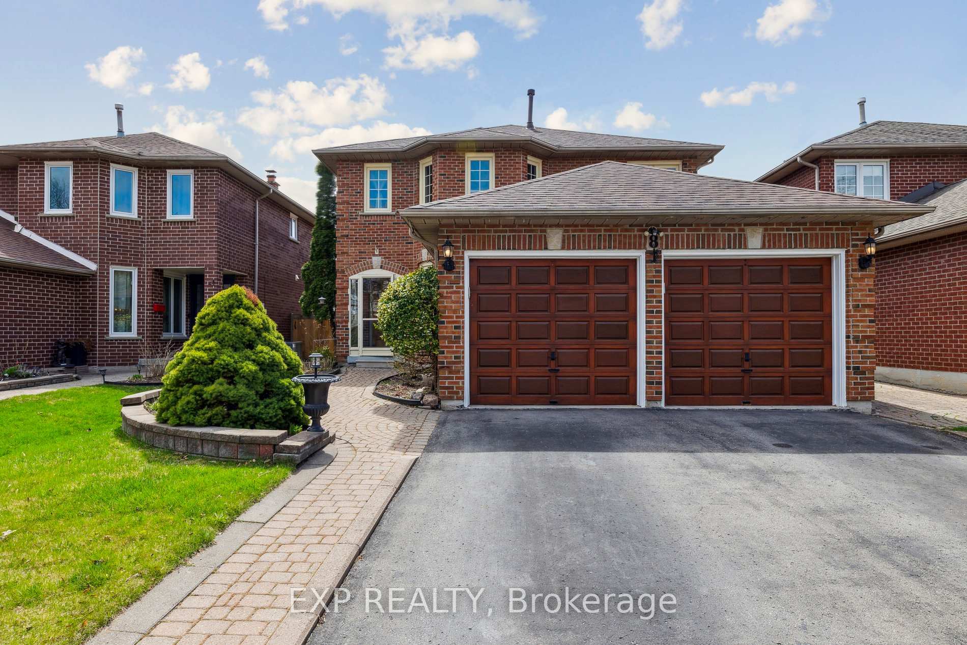 Photo de la propriété: 8 Martinet Street ON L1N 8K8