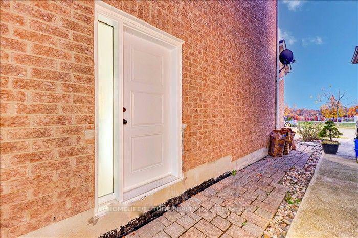 Property Photo: 84 Darren Avenue Bsmt ON L1R 0B4