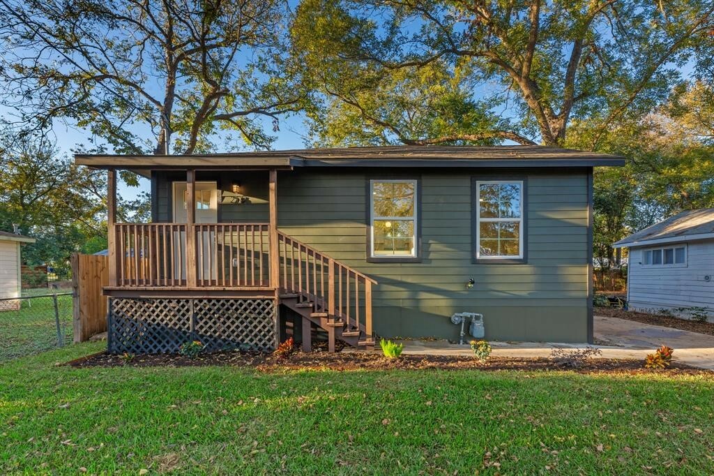 Property Photo: 216 Armstrong Street TX 78666