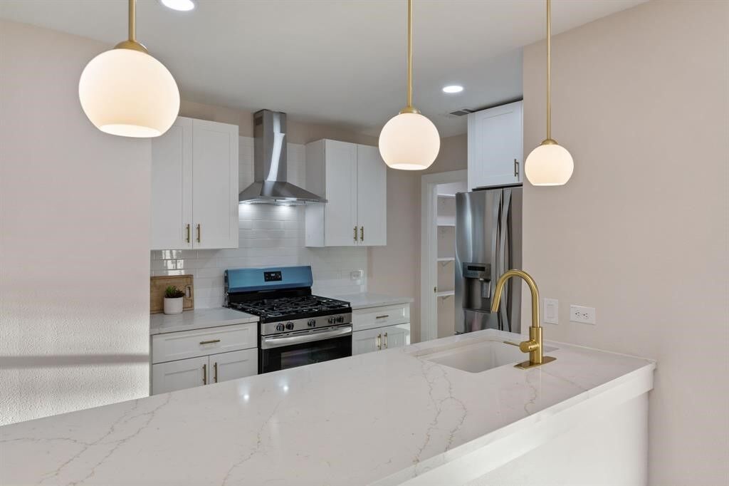 Property Photo: 216 Armstrong Street TX 78666