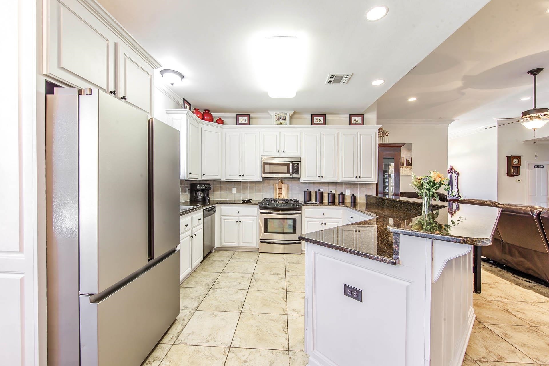 Property Photo:  256 Tulip Dr  LA 70360 