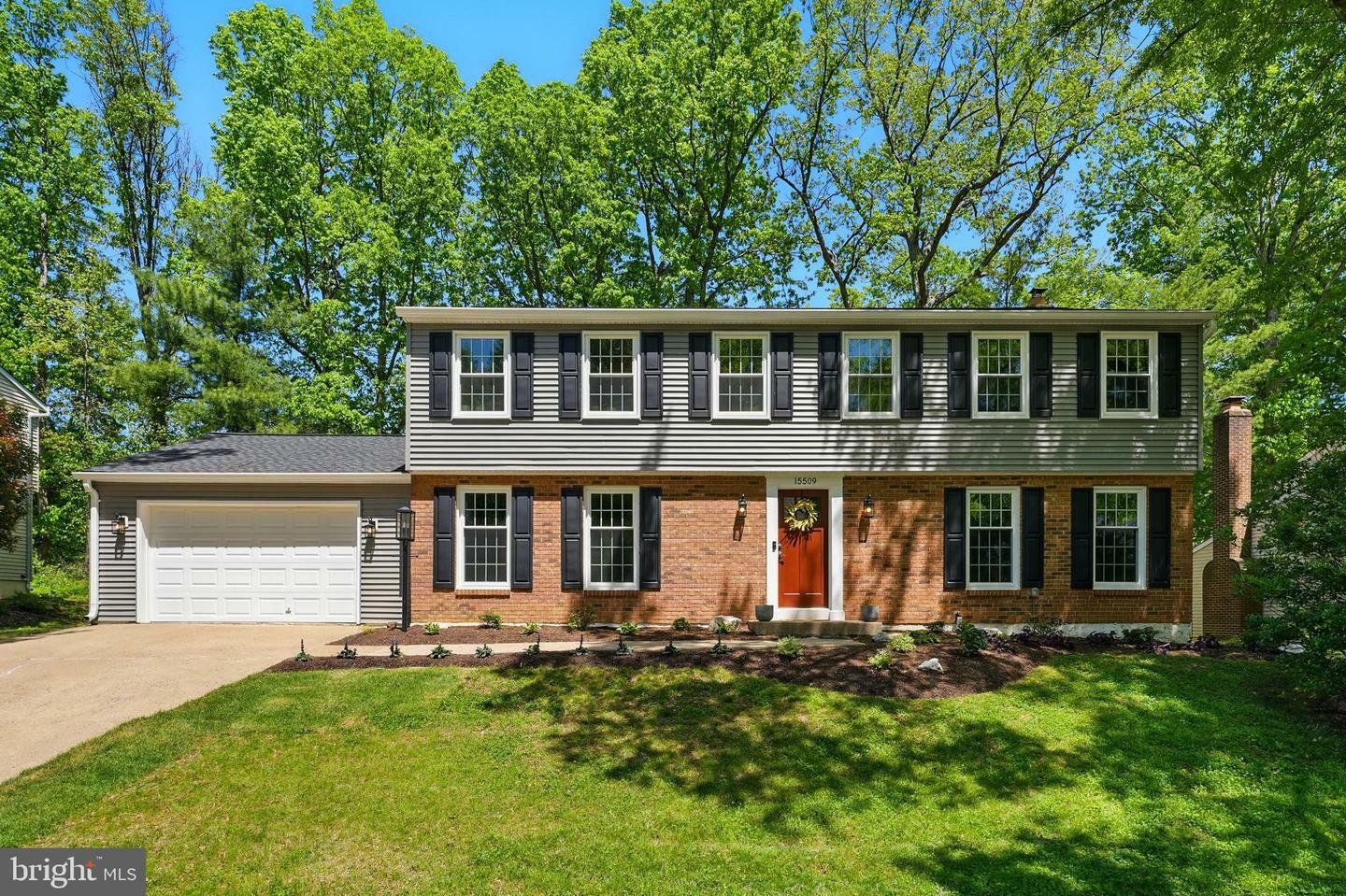 Property Photo: 15509 Ridgecrest Drive VA 22025