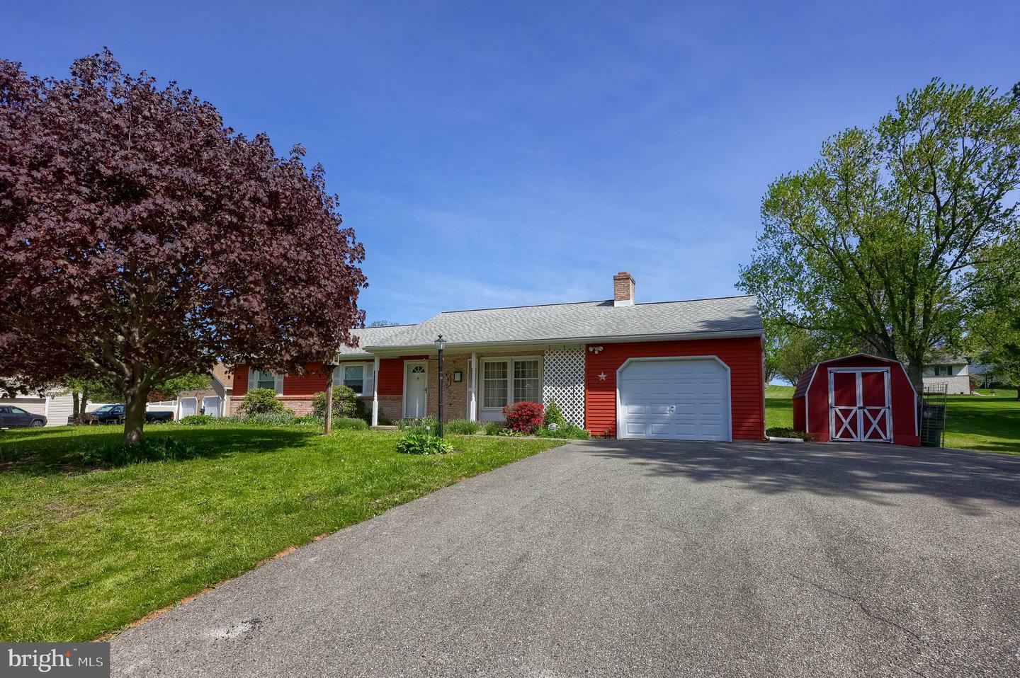 Property Photo: 14 Springside Drive PA 17566