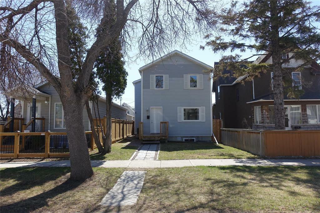 Property Photo: 434 William Newton Avenue MB R2L 0W5