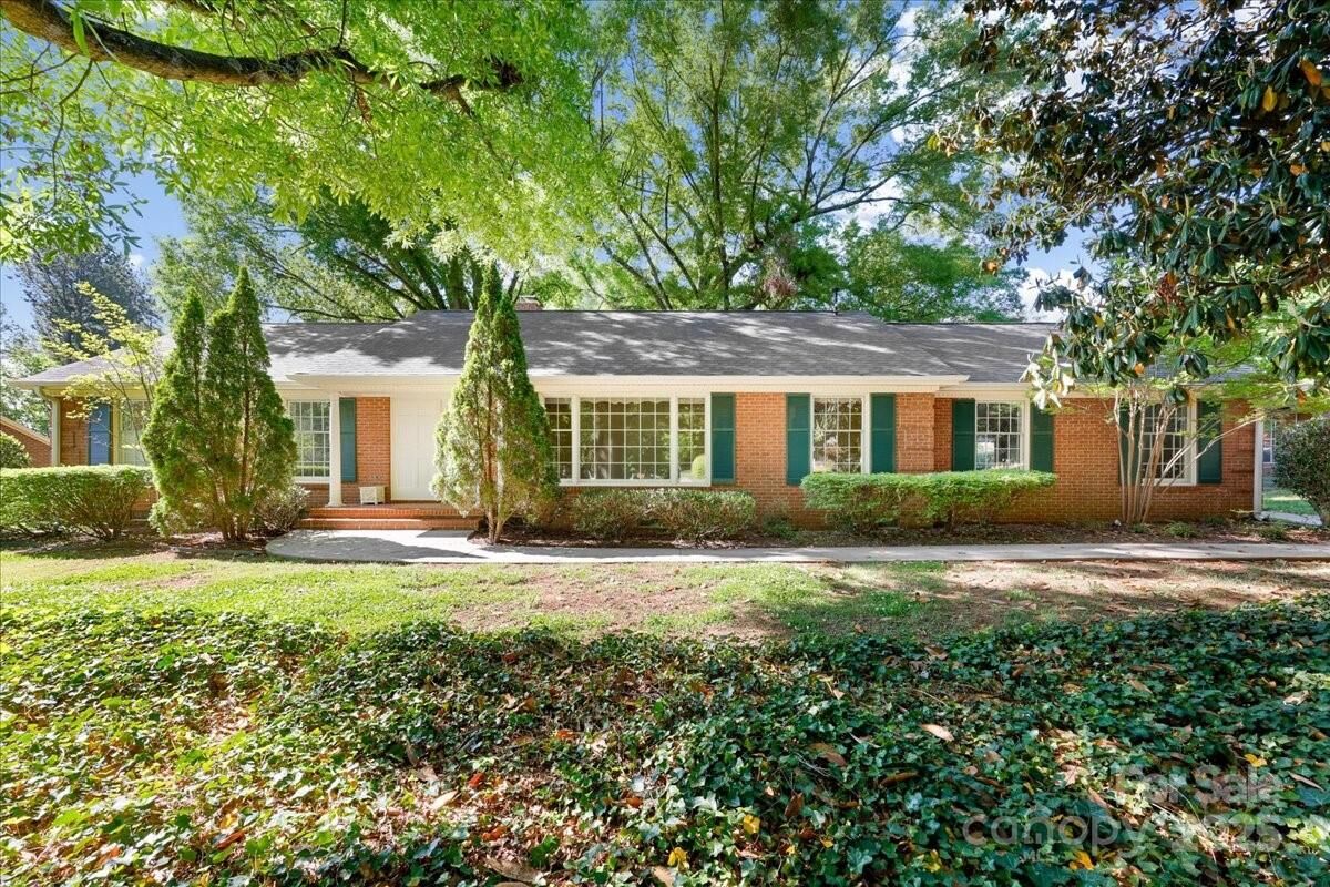 Property Photo:  415 Princeton Drive  NC 28144