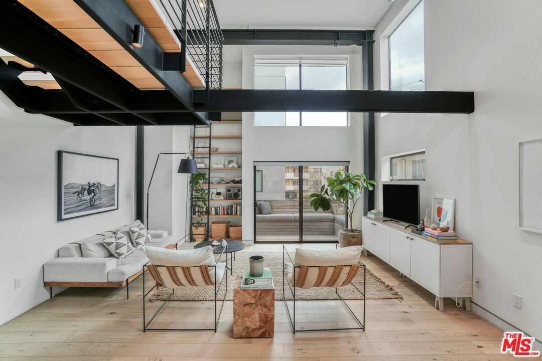 Property Photo: 1335 N Fuller Ave CA 90046