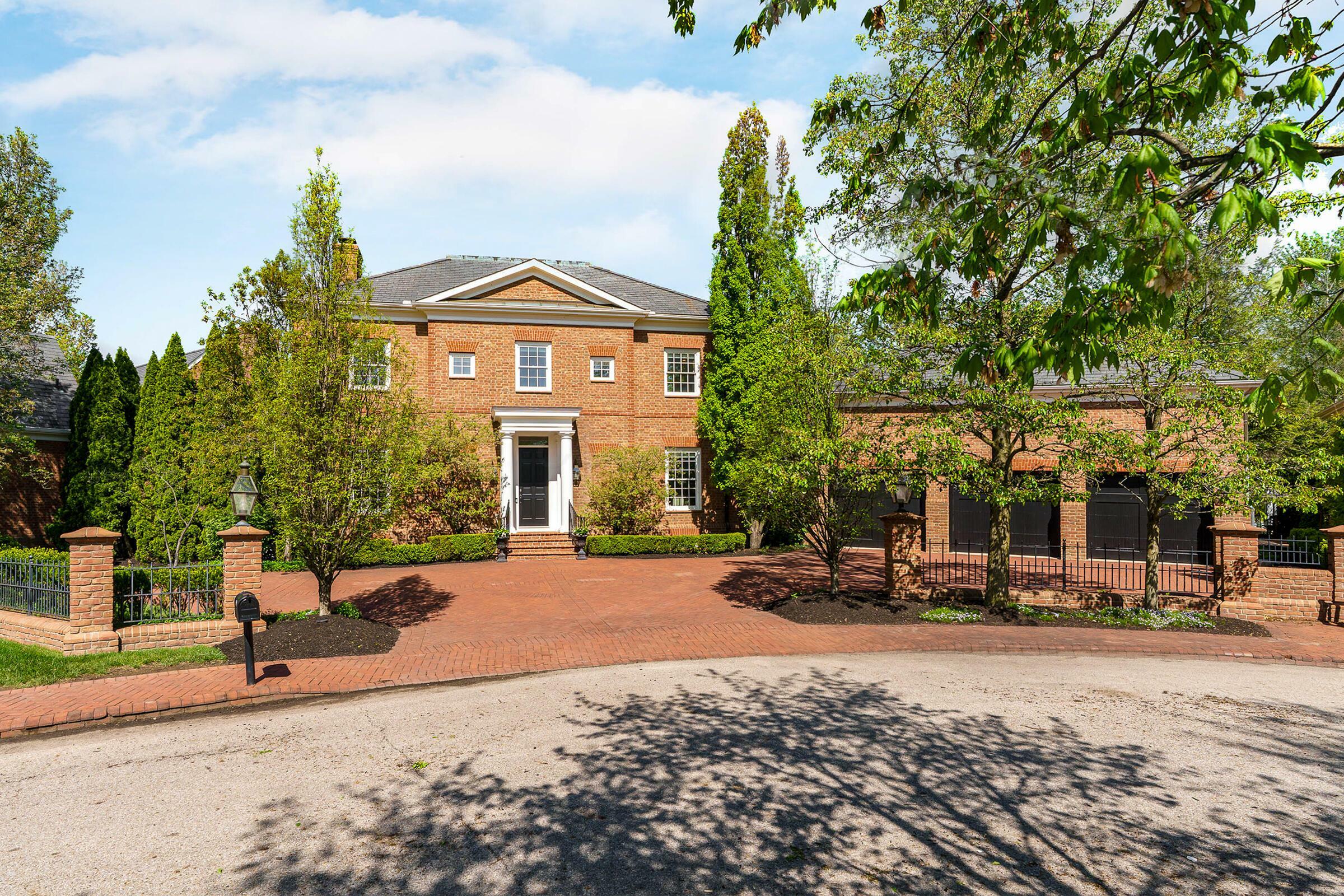Property Photo: 6940 Clivdon Mews OH 43054