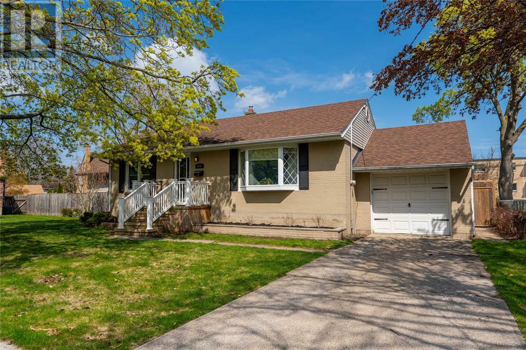 Photo de la propriété: 672 Odell Avenue ON N7V 2K7