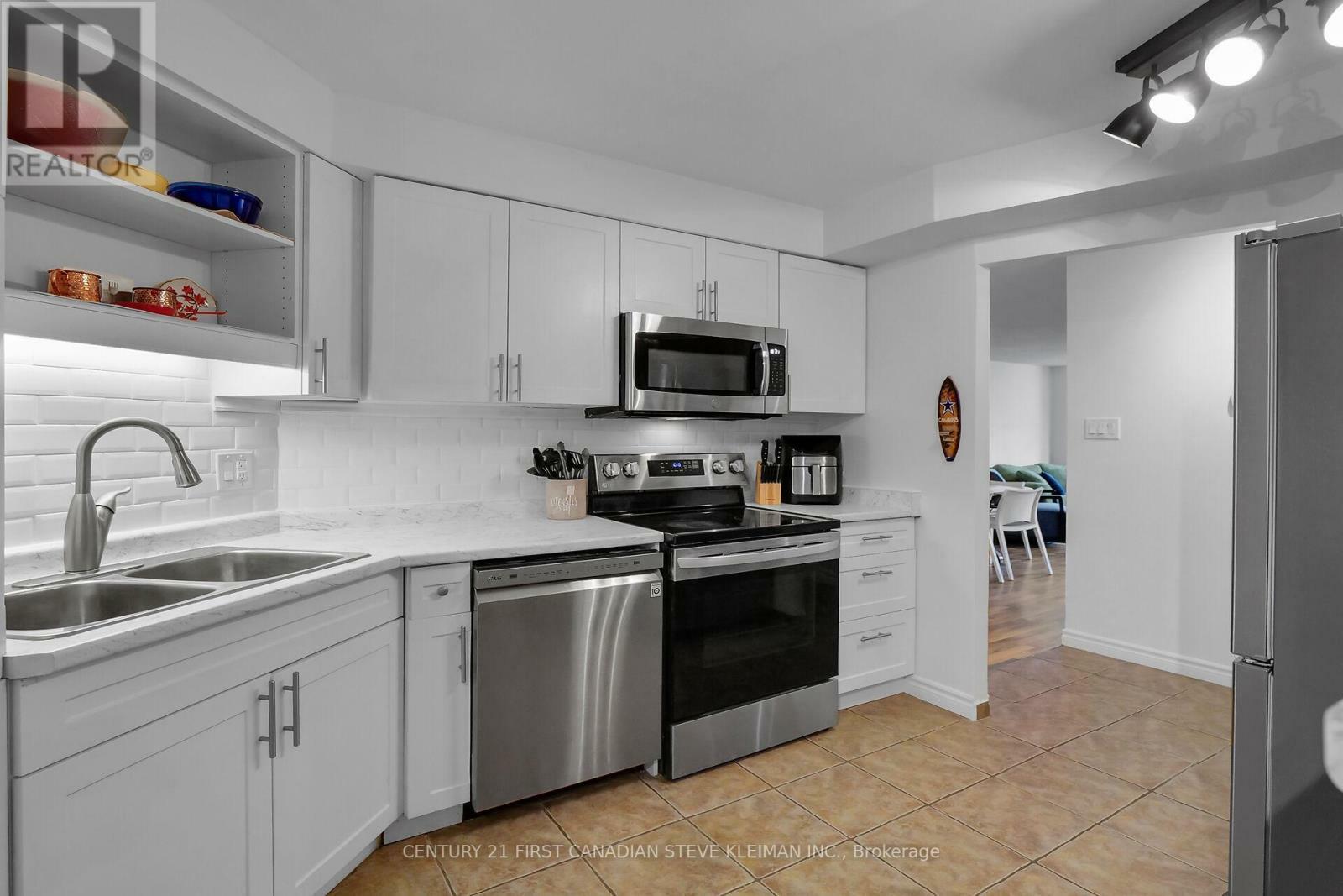 Property Photo: 695 Richmond Street 406 ON N6A 5M8