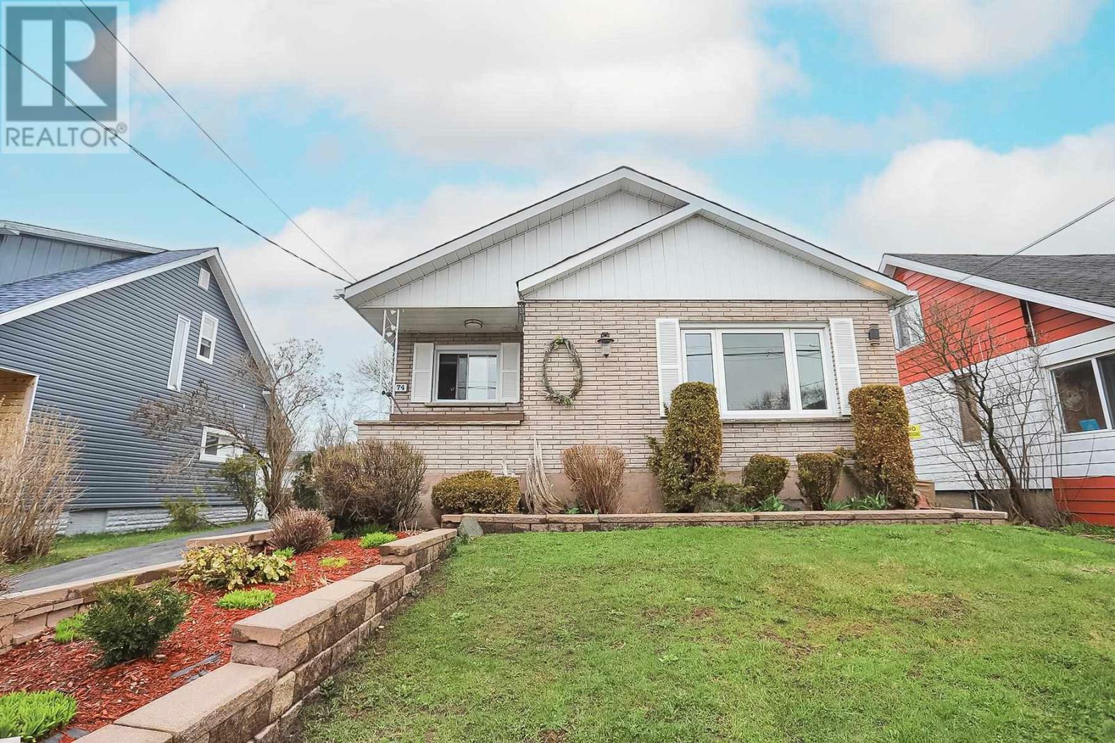 Property Photo: 74 Bloor St W ON P6C 1H5
