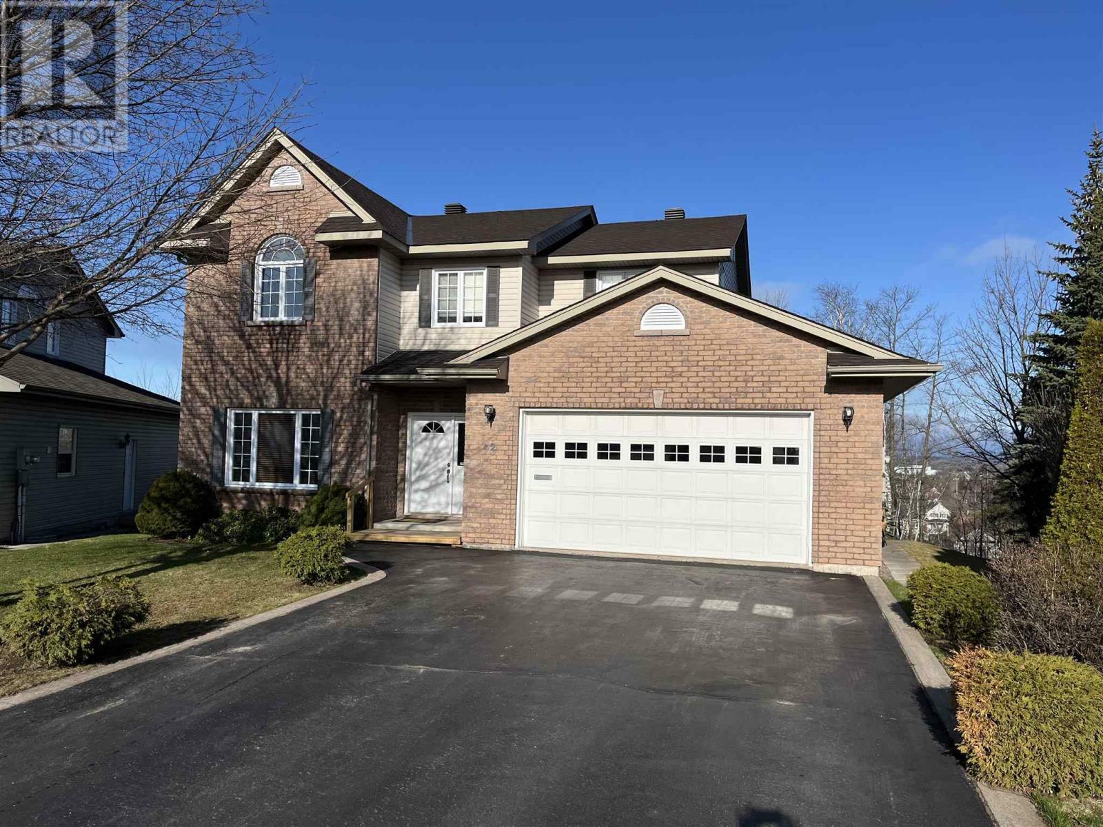 Property Photo: 42 Cody Point Ct ON P6B 6L8