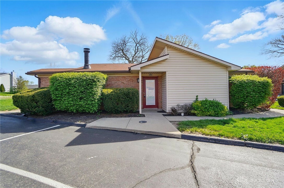 Property Photo: 1200 Hollowbrook Drive OH 45458