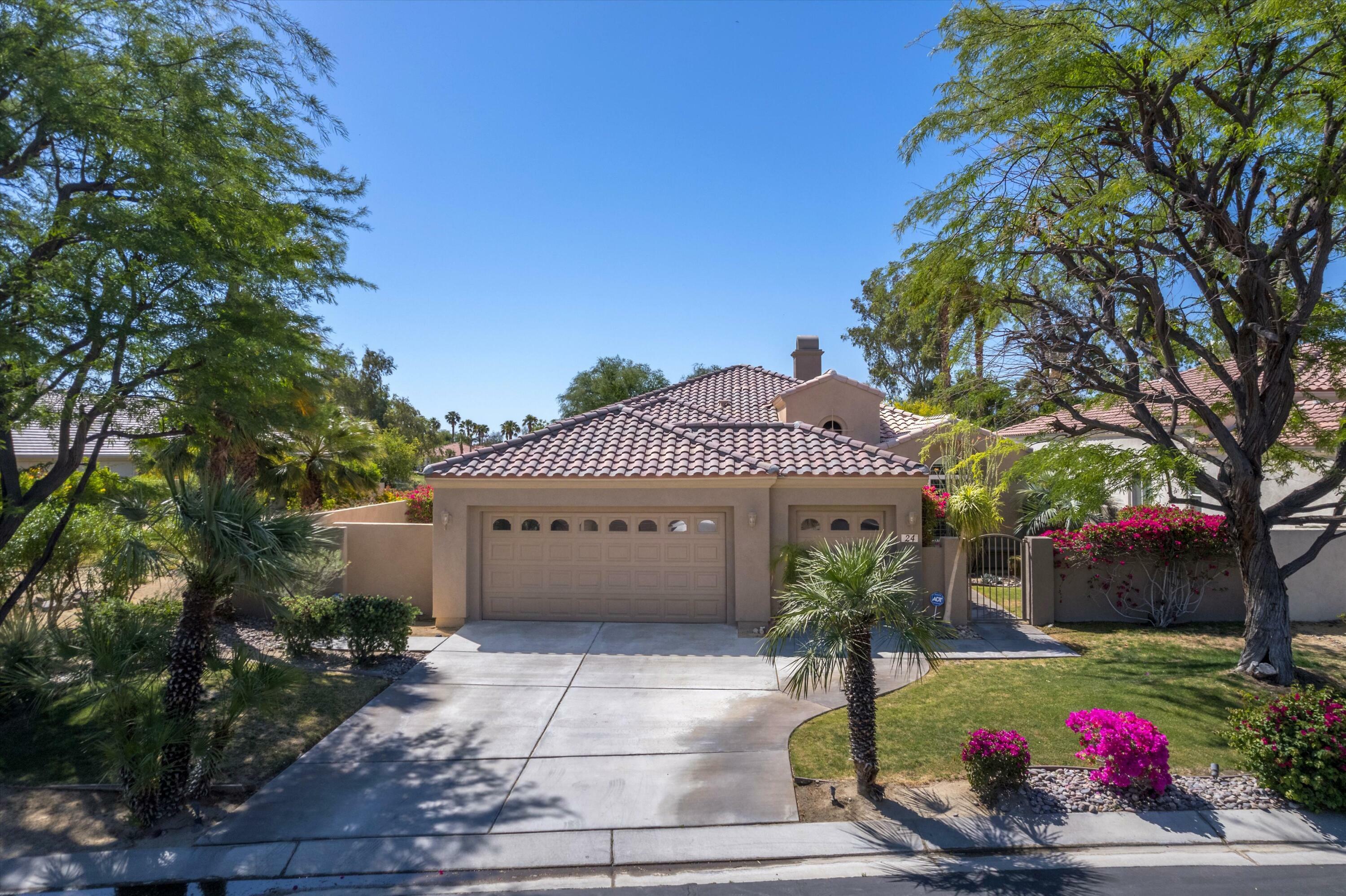 Property Photo: 24 Via Las Flores CA 92270