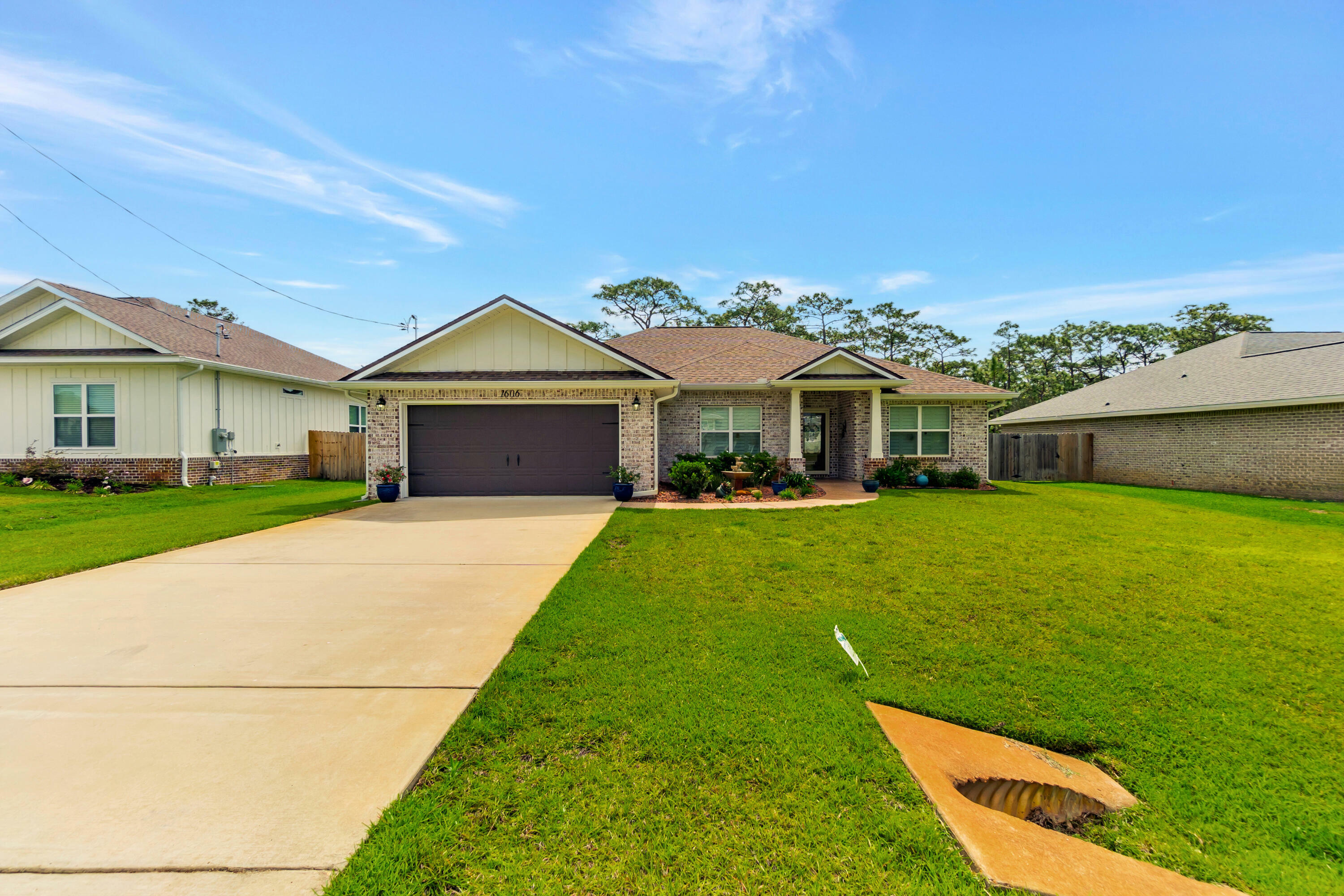 Property Photo: 1606 Ponderosa Drive FL 32563