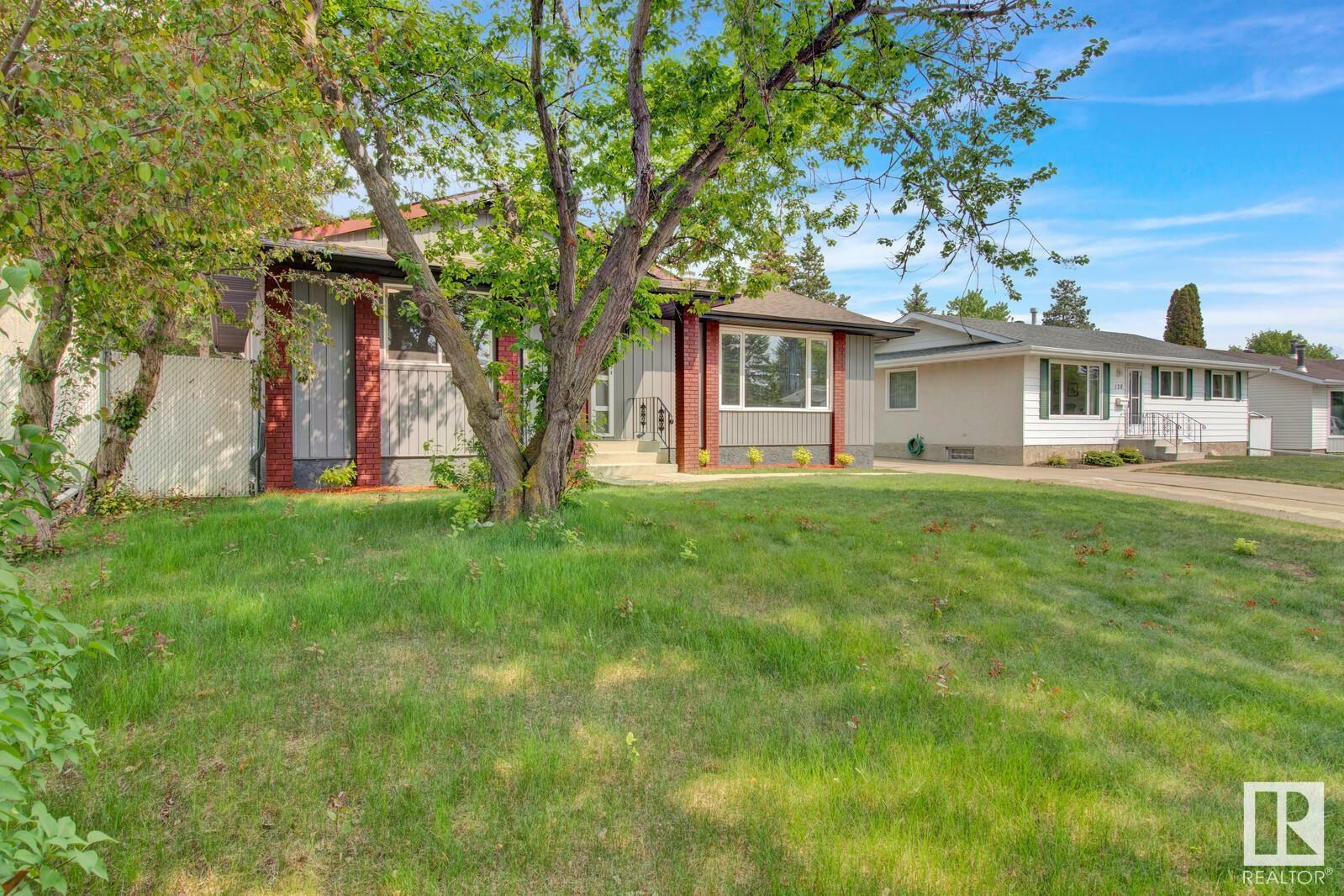 Property Photo: 126 Georgian Way AB T8A 2W2