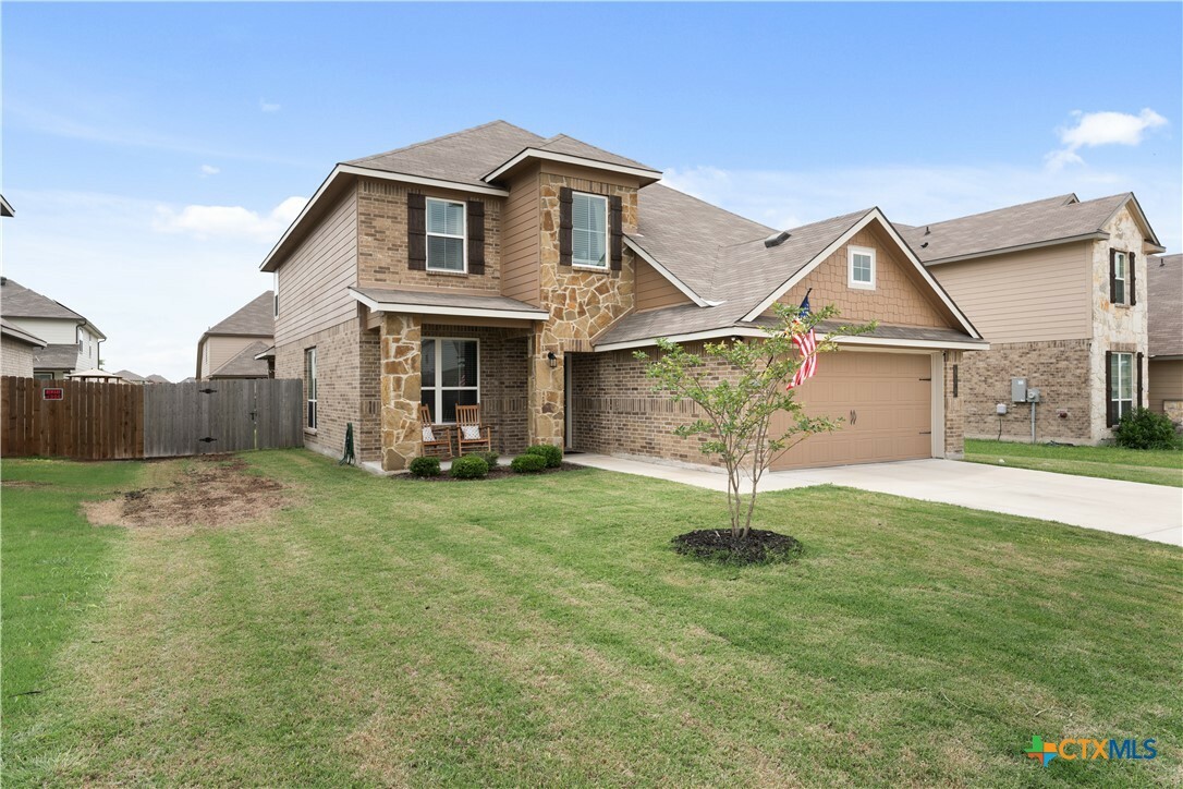 Property Photo: 810 McLaury Cove TX 76542