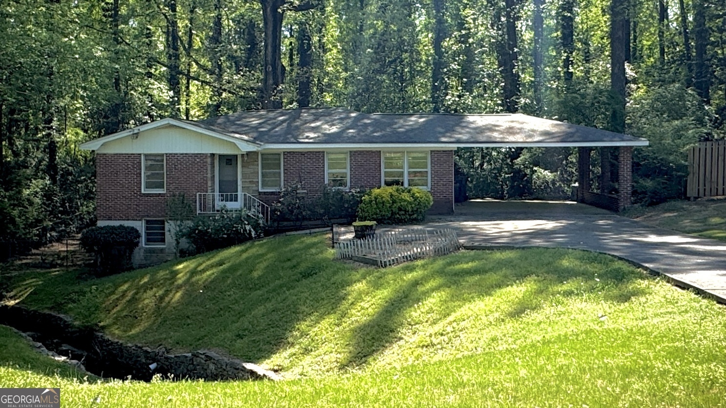 Property Photo: 1655 Tryon Road NE GA 30319