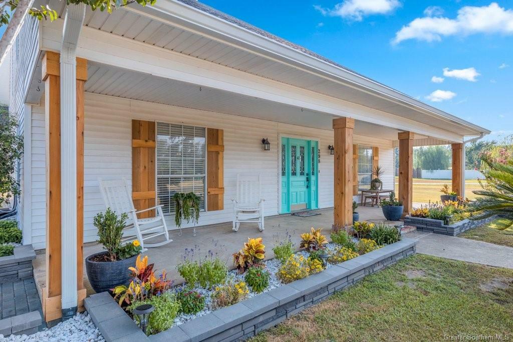 Property Photo: 298 S Presidential Circle LA 70611