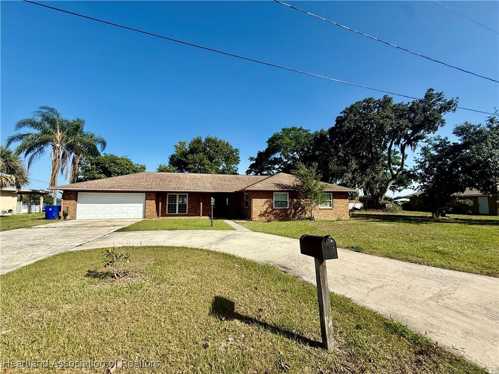 Property Photo: 740 Killarney Drive FL 33870