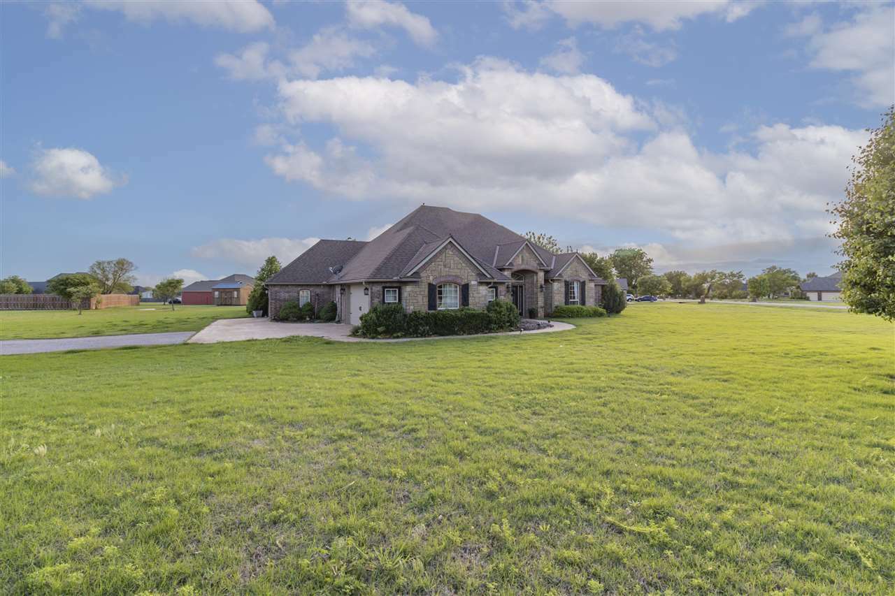 Property Photo: 109 NE Meadow Ln OK 73538