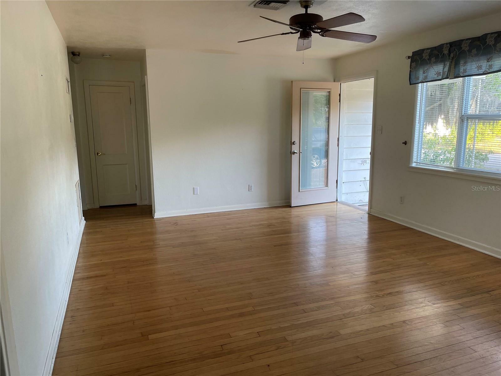 Property Photo: 2415 Pelican Drive FL 34237