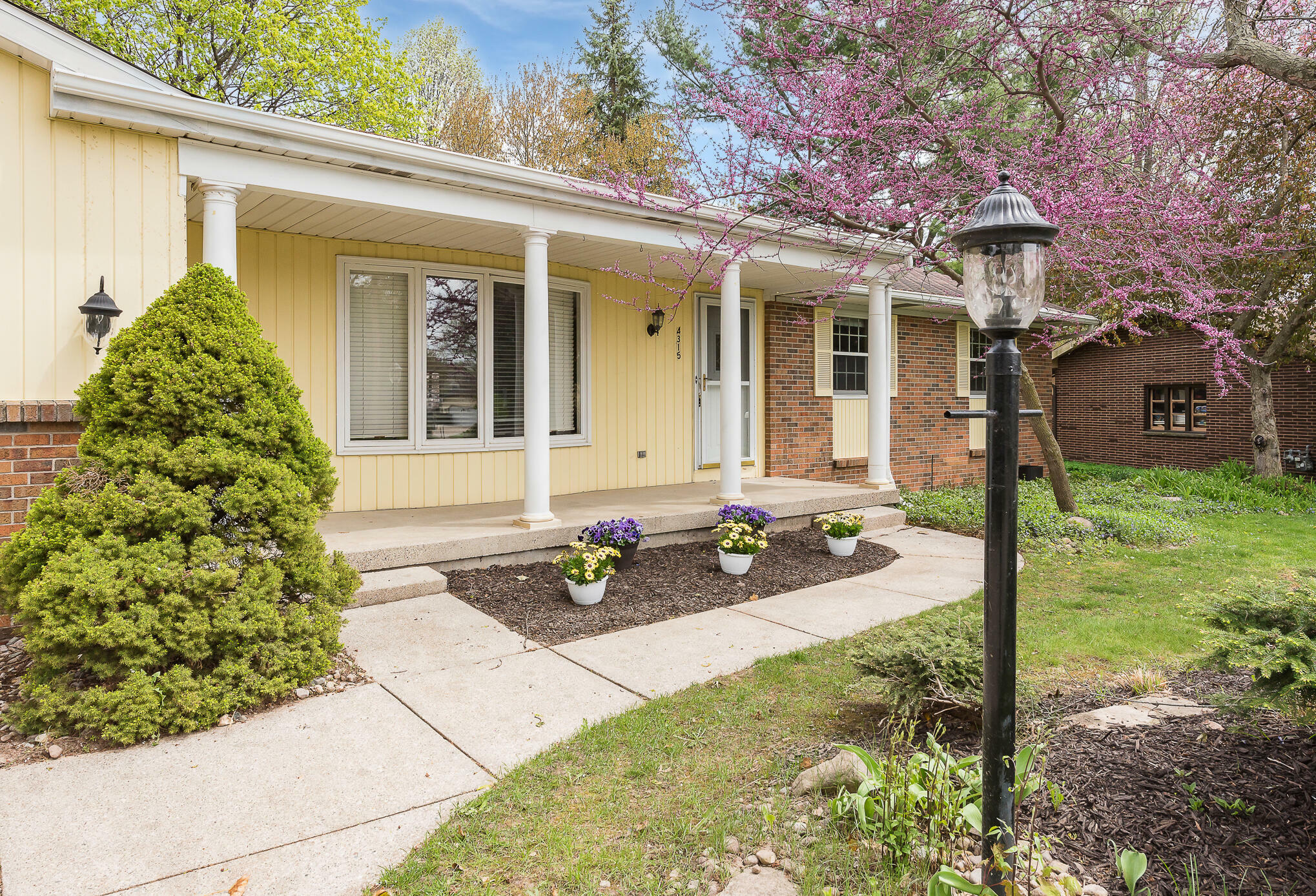 Property Photo: 4315 Castle Drive SE MI 49546