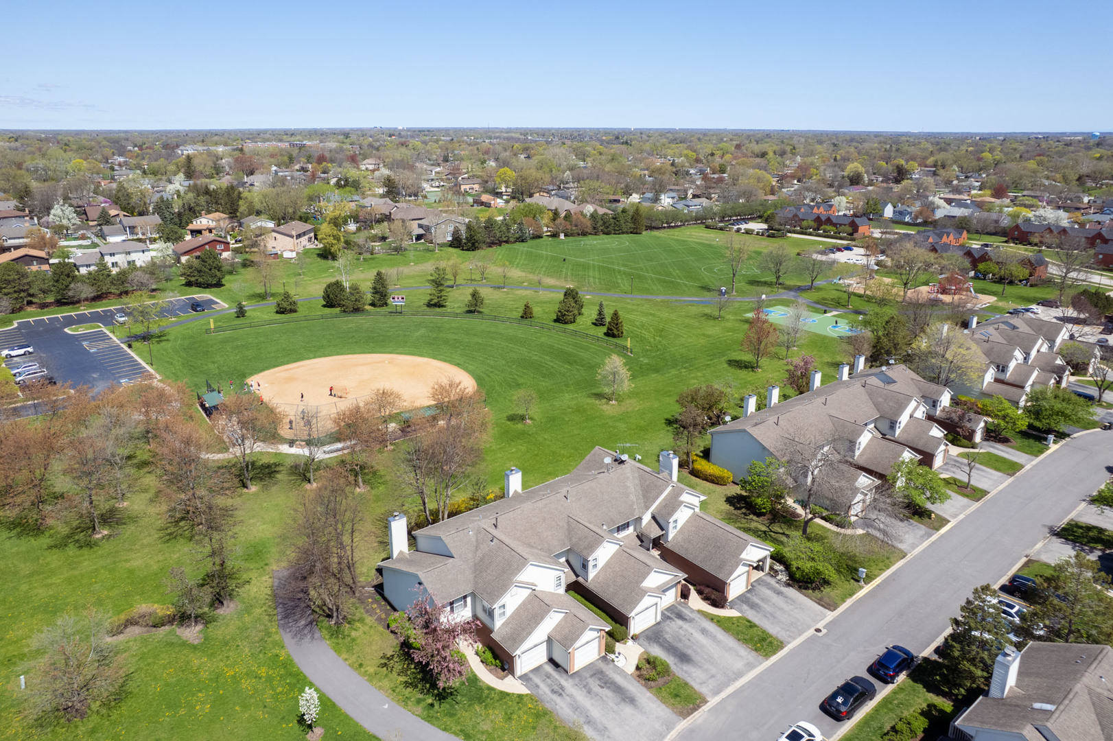 Property Photo: 562 E Windgate Court 5D3 IL 60005