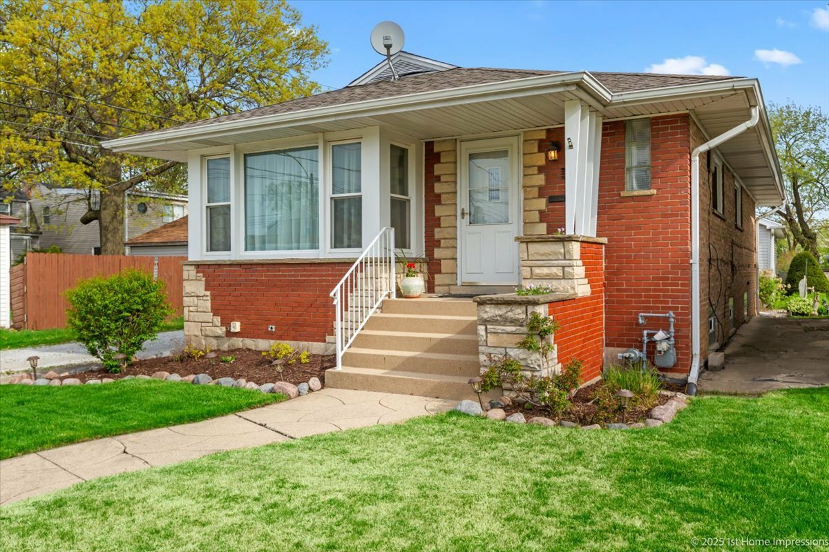 Property Photo: 3048 W 96th Place IL 60805