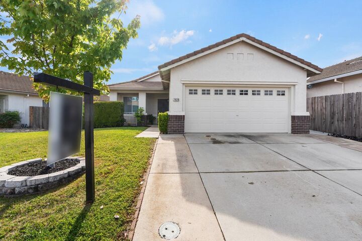 Property Photo:  7920 Kelvedon Way  CA 95829 