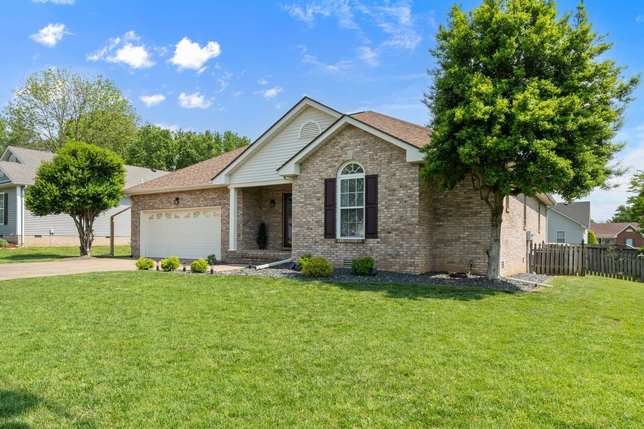 Property Photo: 917 Lone Oak Dr TN 37066