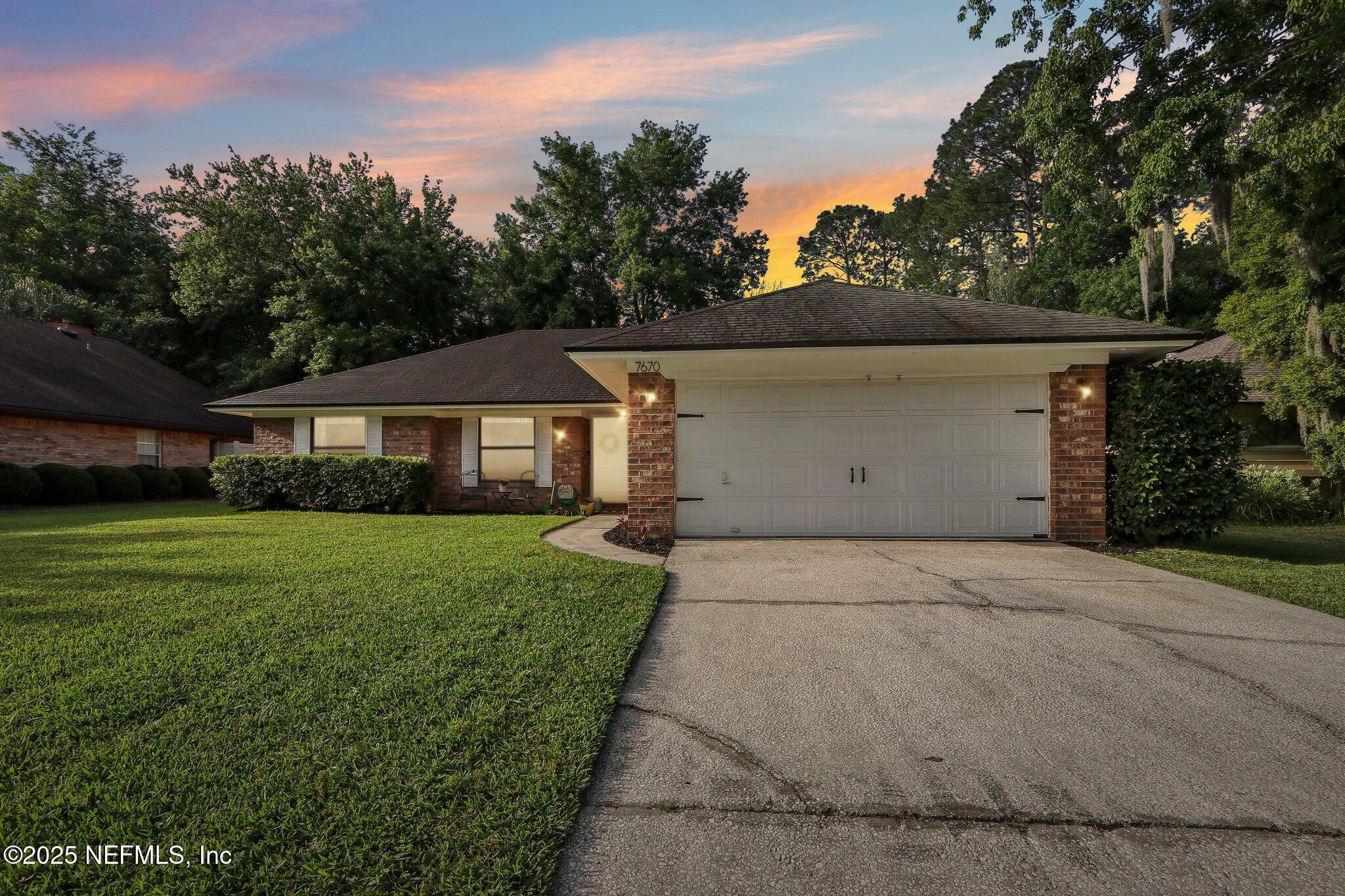 Property Photo: 7670 Hilsdale Harbor Court FL 32216