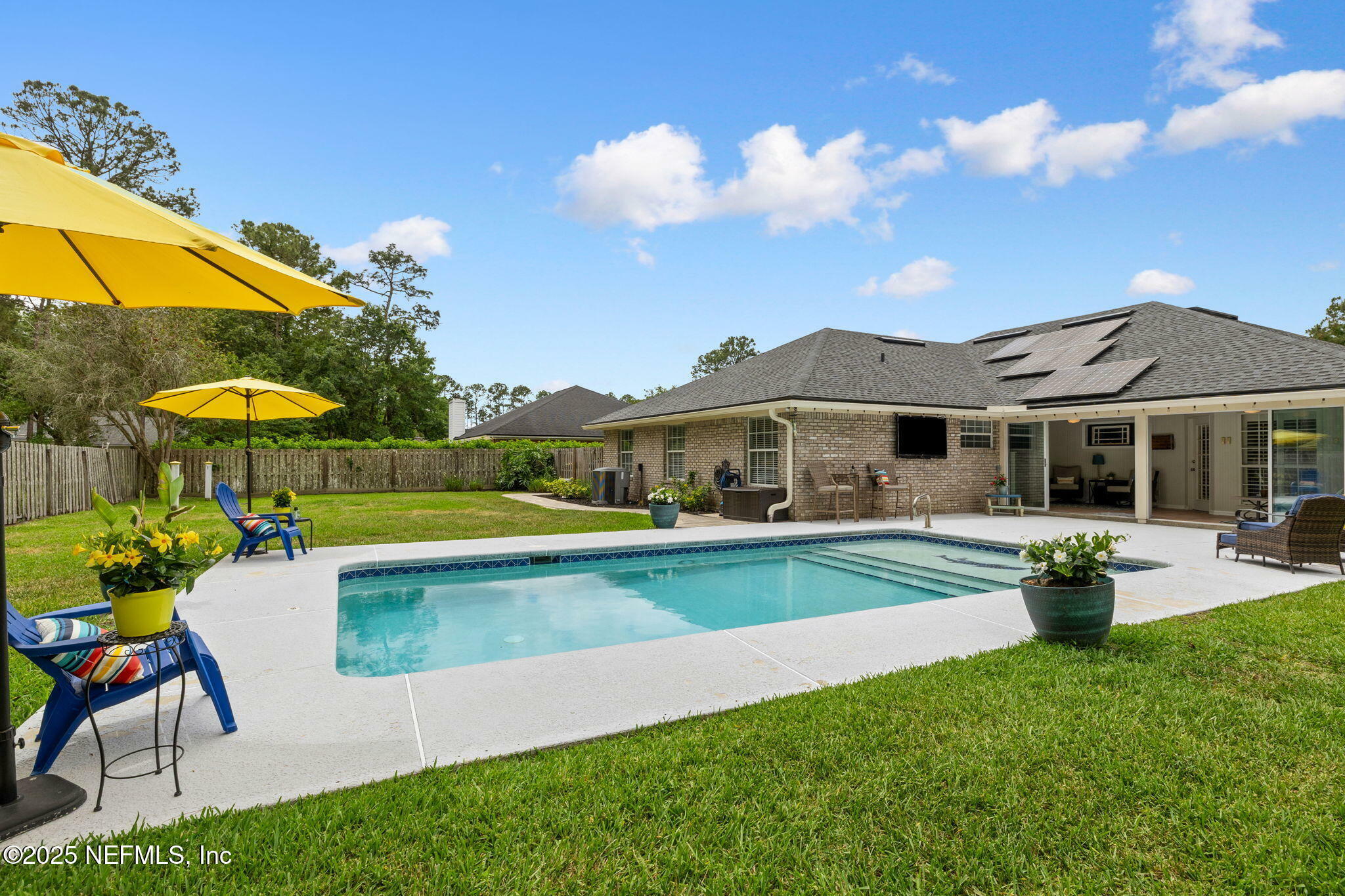 Property Photo: 12225 Reedpond Drive E FL 32223