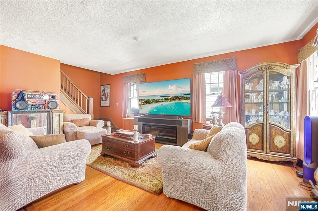 Property Photo: 6 Colonial Court NJ 07628