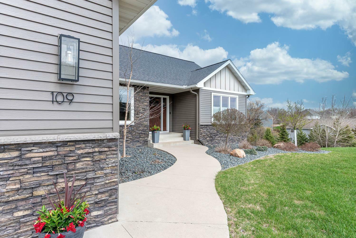 Property Photo: 109 Sienna Court MN 56001