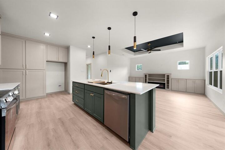 Property Photo:  928 College St  TX 75482 