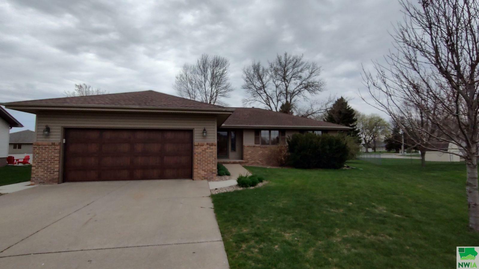 Property Photo: 119 Golden Dr. IA 51054