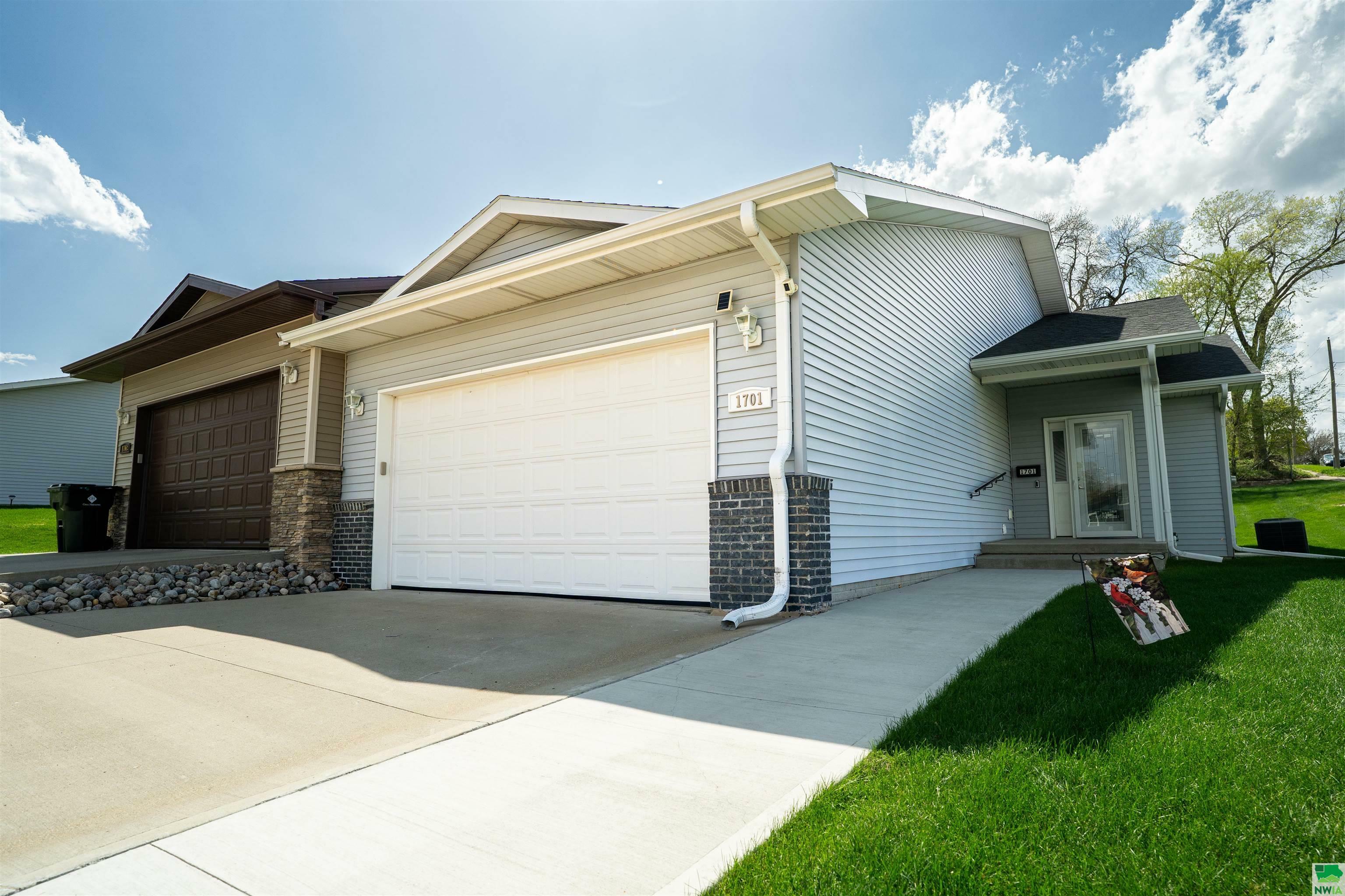 Property Photo: 1701 S Saint Aubin IA 51106