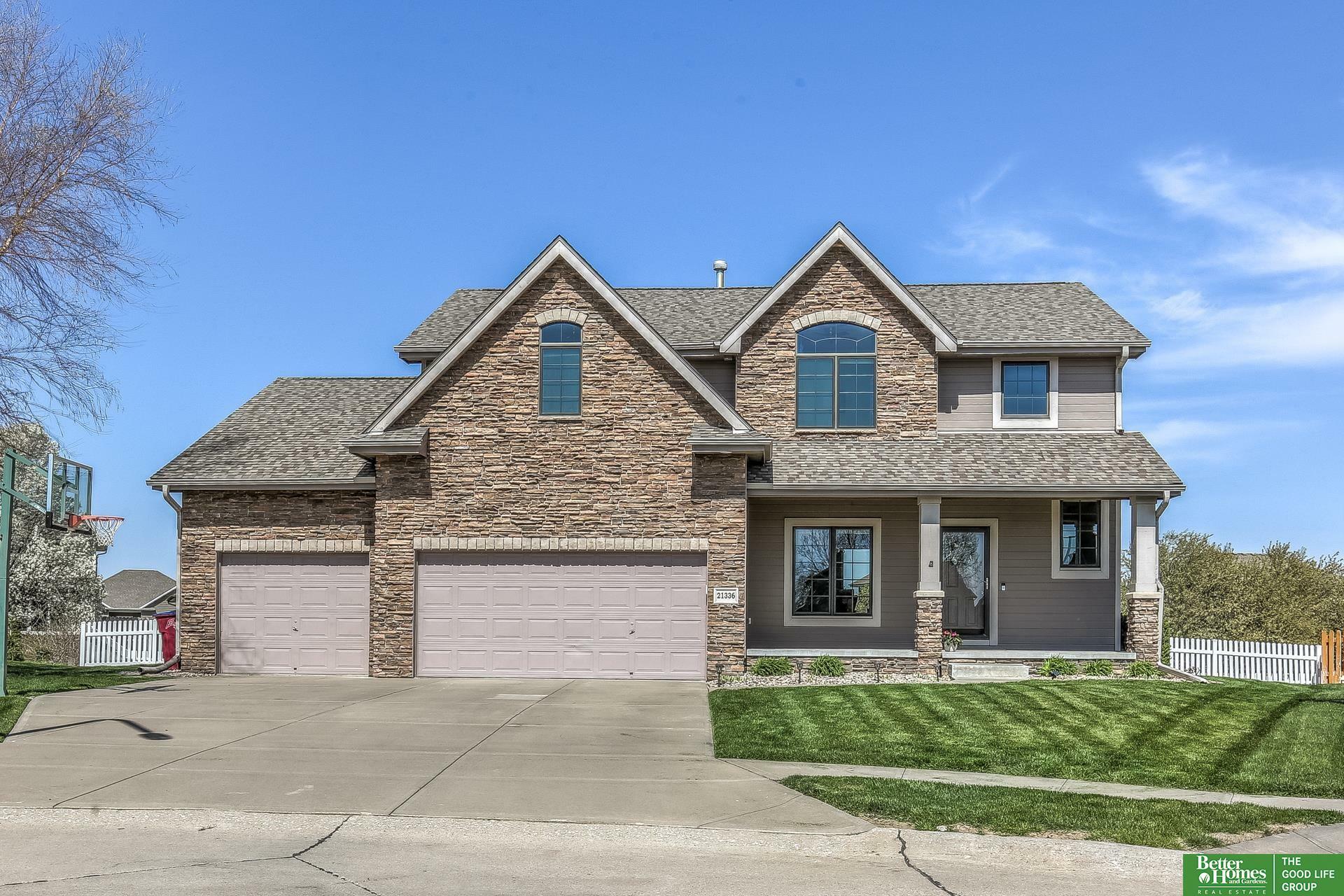 Property Photo: 21336 Blackstone Circle NE 68028