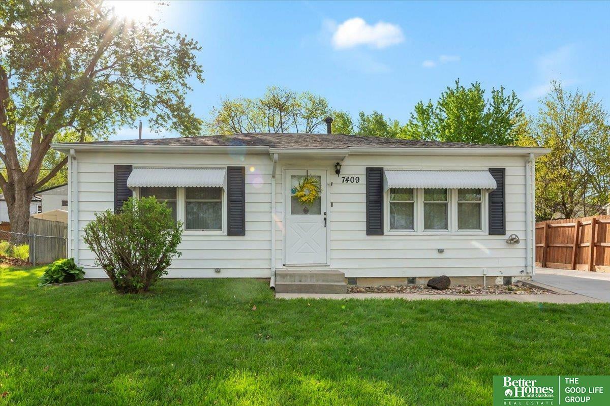 Property Photo: 7409 S 41st Street NE 68147