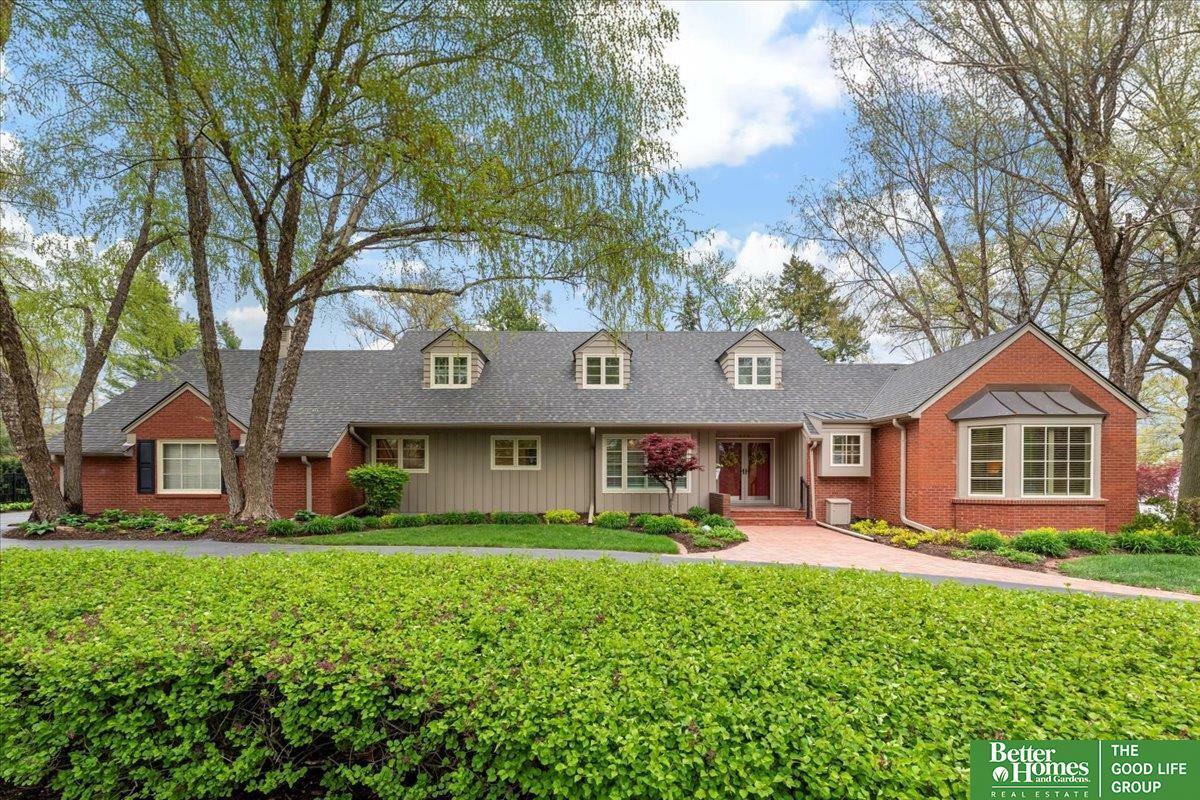 Property Photo: 820 Fairacres Road NE 68132