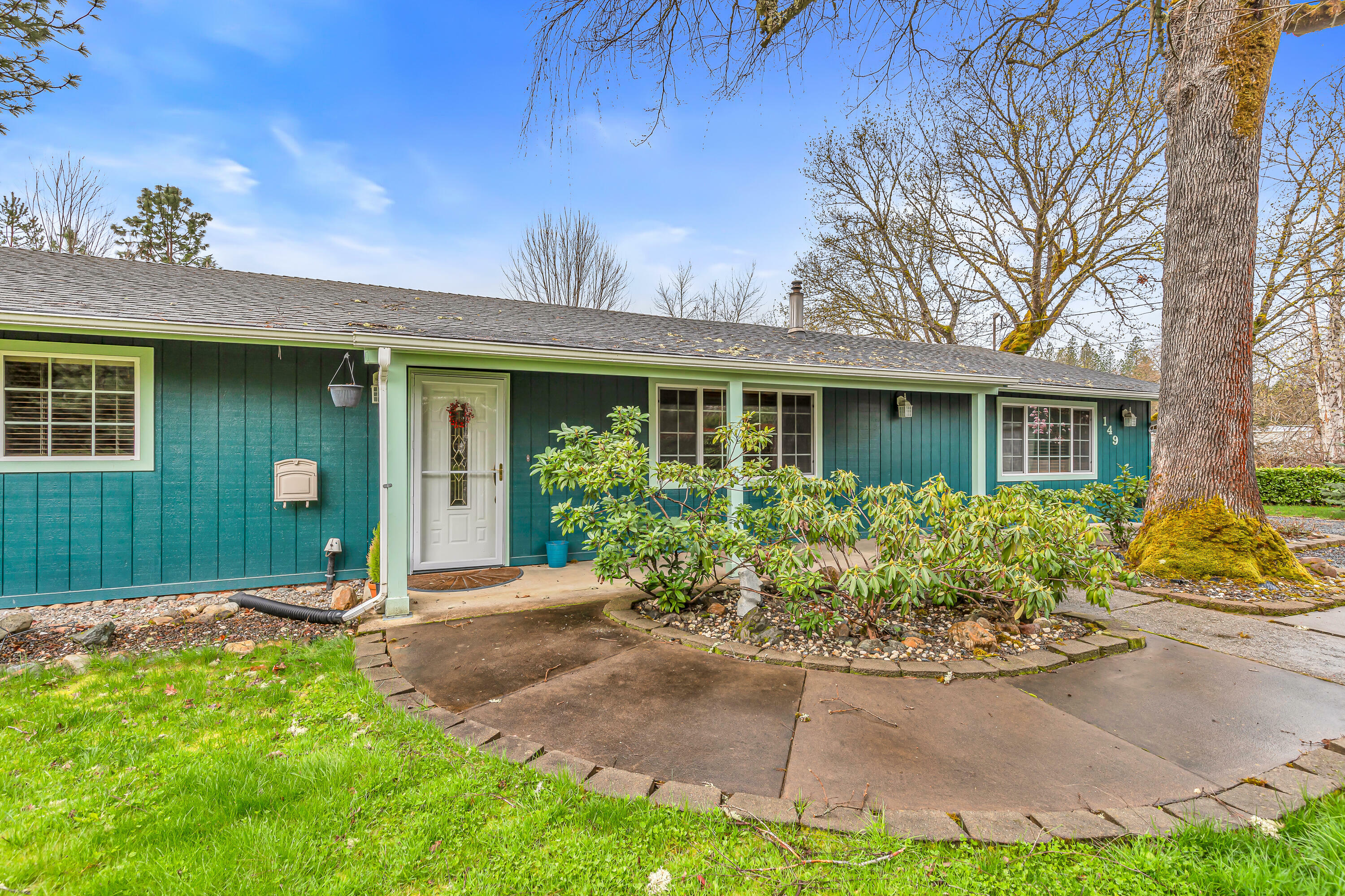 Property Photo: 149 Queens Branch Road OR 97537