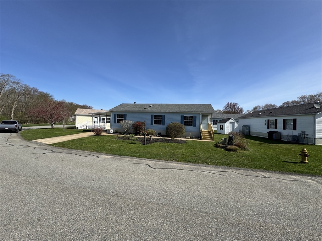 Property Photo:  11 Cardinal Ct  RI 02878 