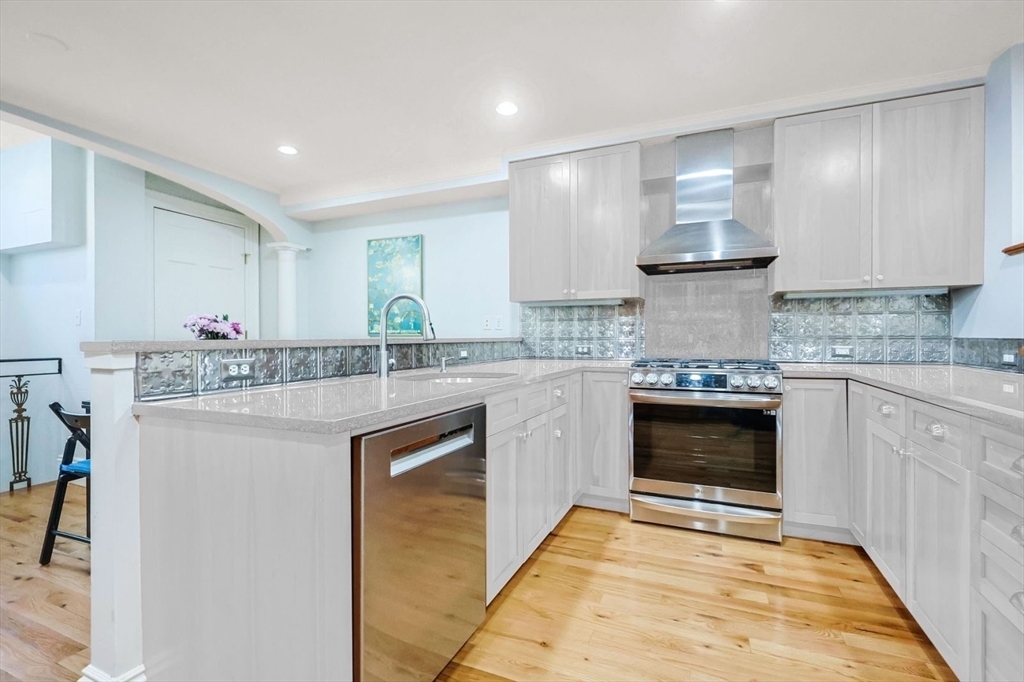 Property Photo: 44 Dartmouth Street 1 MA 02116