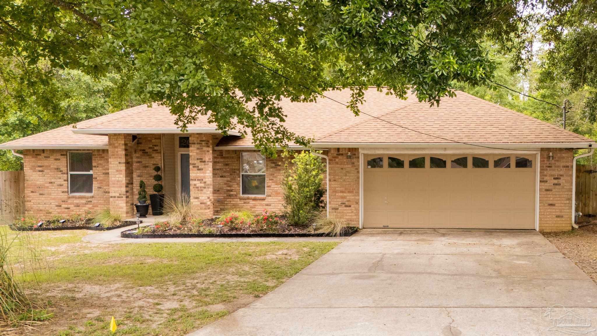 Property Photo: 2034 Silverado Ct FL 32506