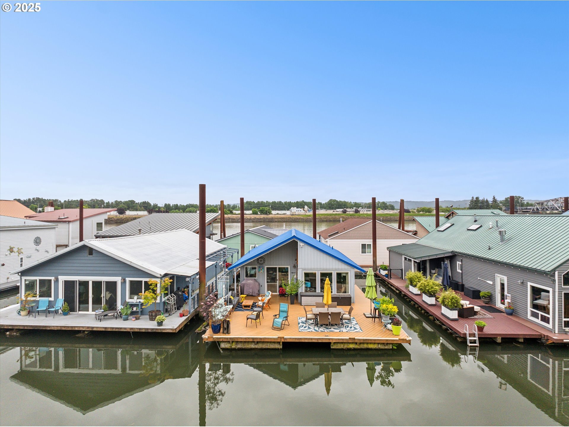 Property Photo: 2630 N Hayden Island Dr 34 OR 97217